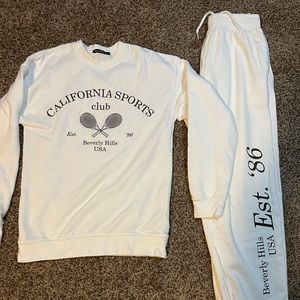 Boohoo Matching Set/ Crewneck & Jogger Sweatpants